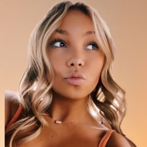 Meet your Posher, Kennah